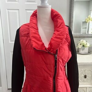 Chic Red Puffer Vest with Black Sleeves small